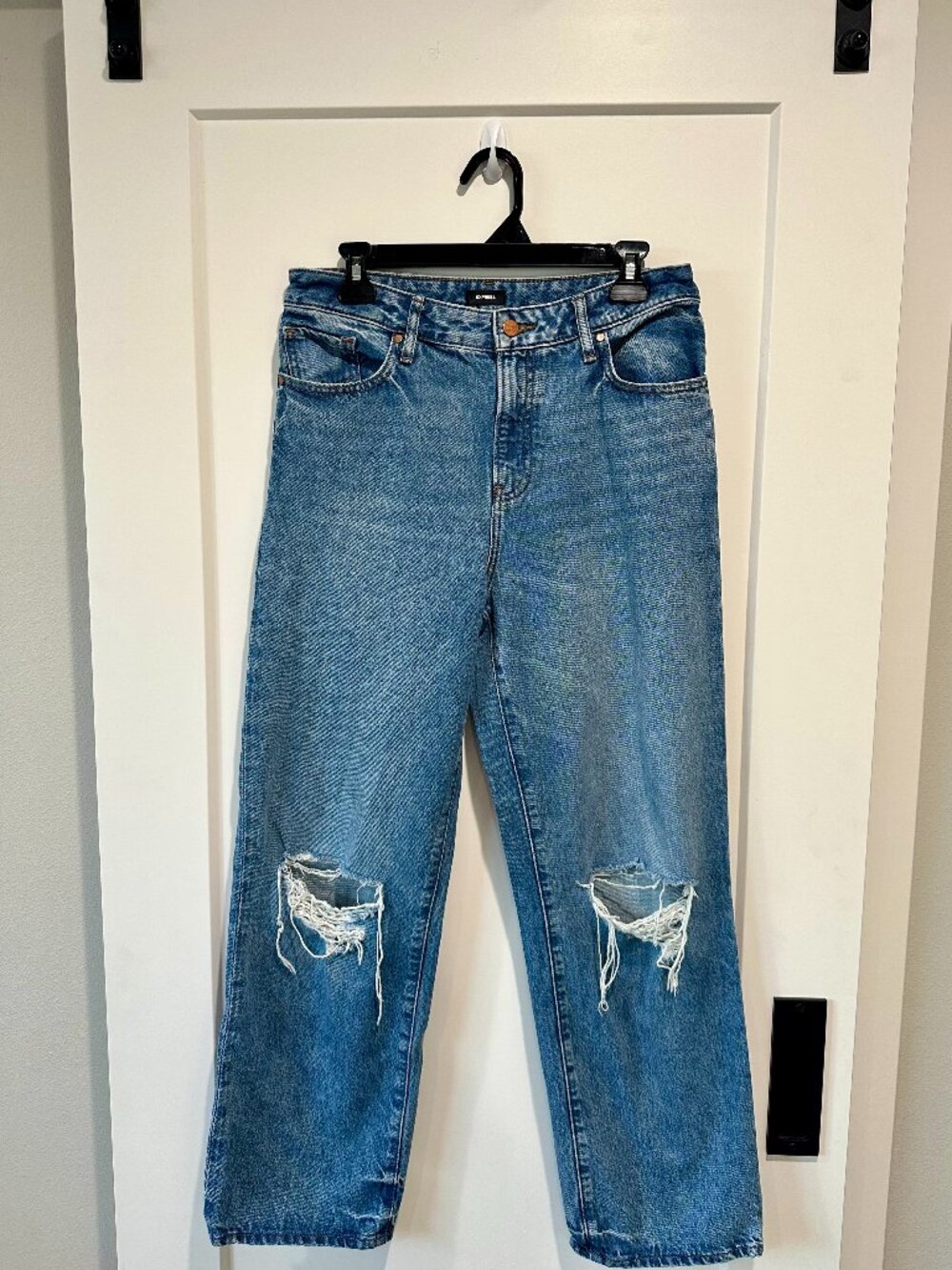 Express Relaxed Straight High Rise Ripped Jeans Size 8 Long
